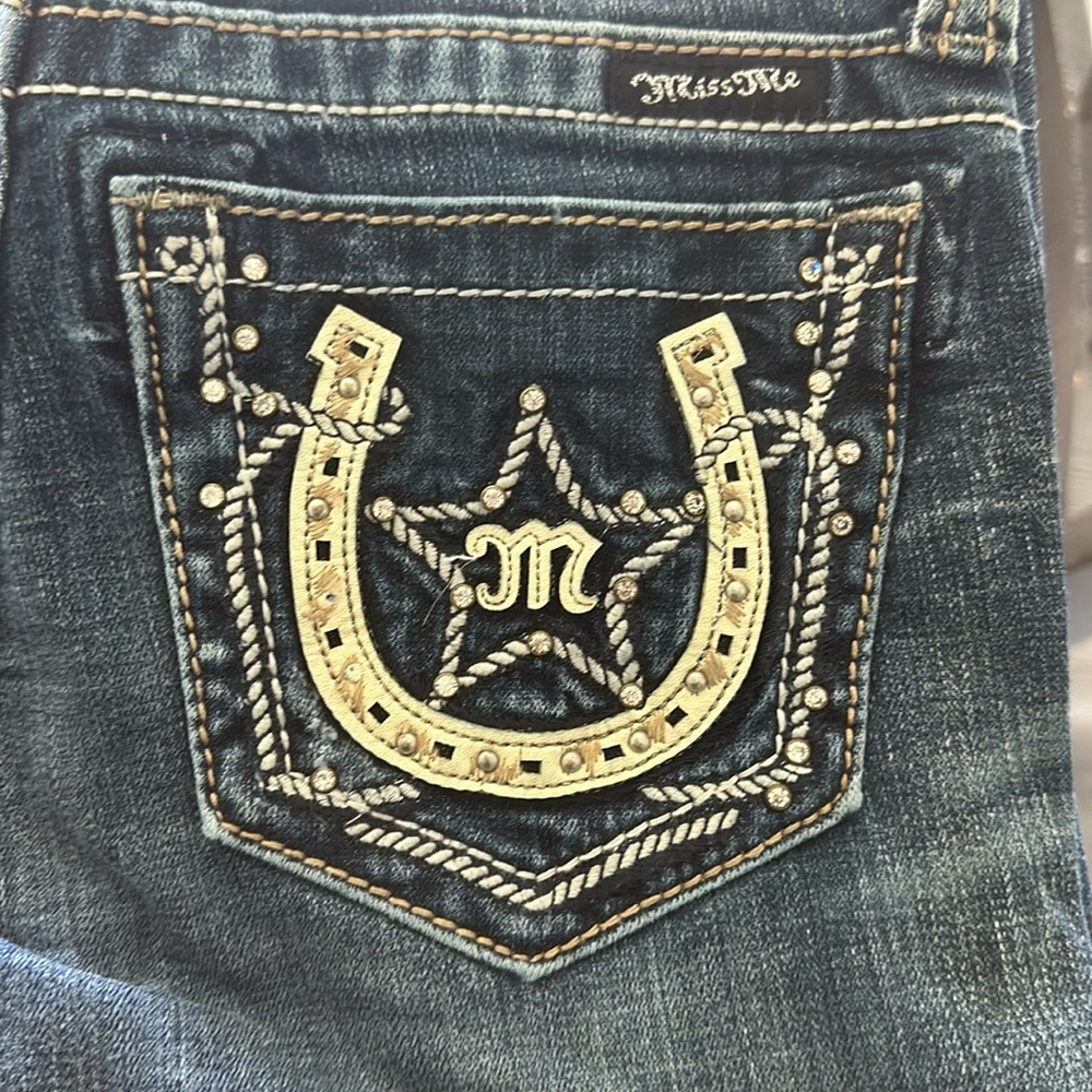 Horse shoe pocket miss me size 25 dark wash boot cut